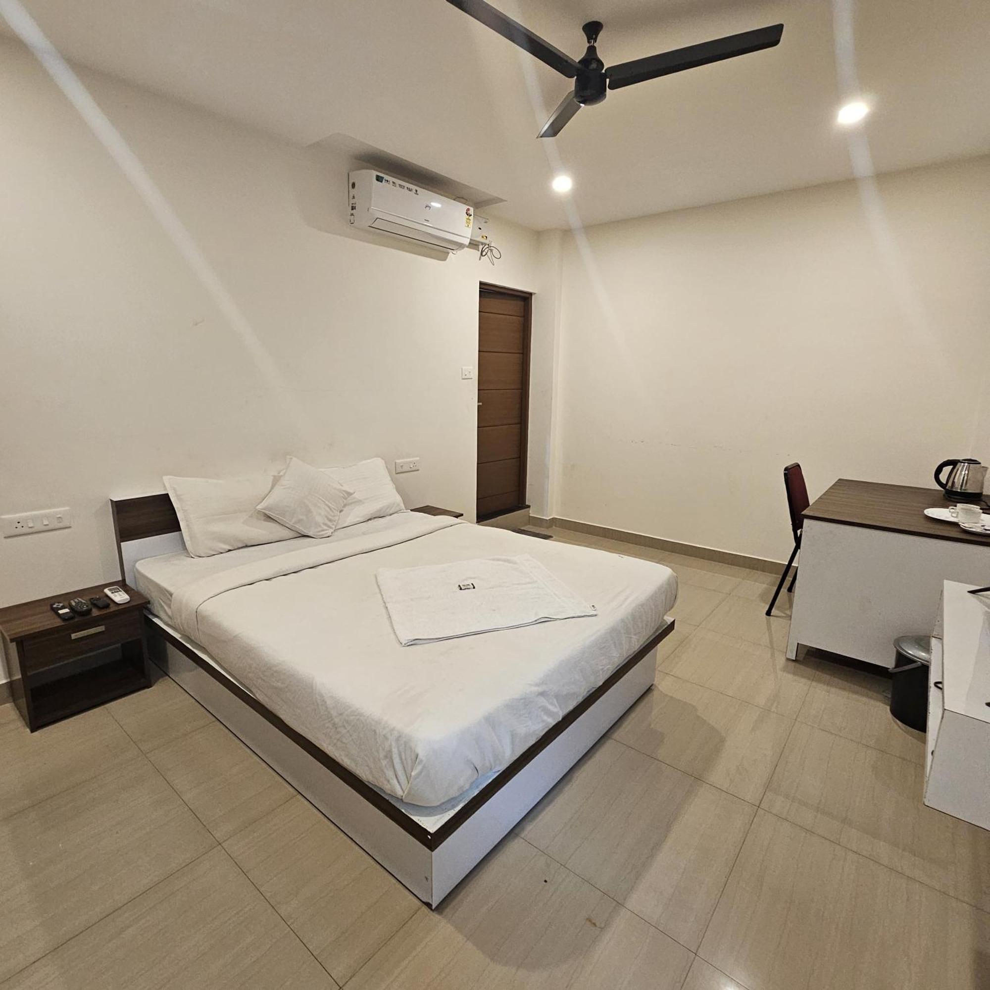 Heres Haut Residency Kochi Buitenkant foto