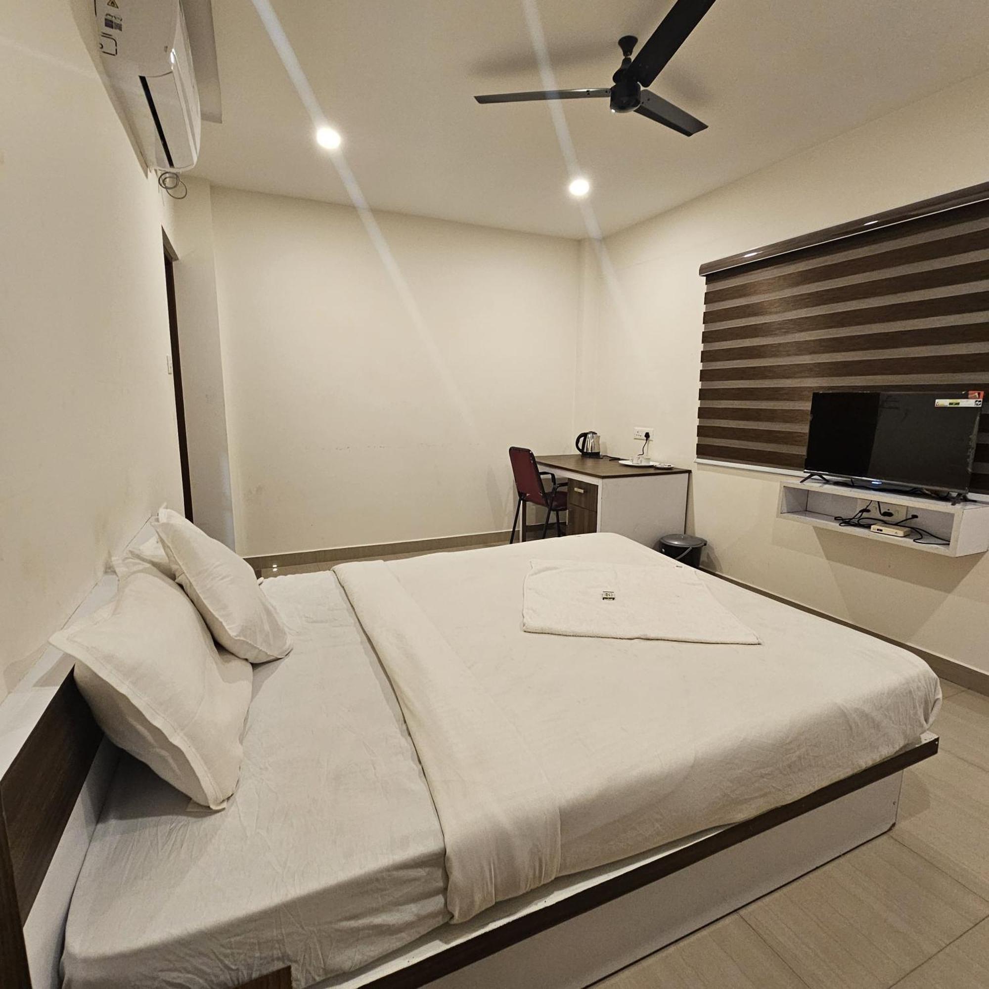 Heres Haut Residency Kochi Buitenkant foto