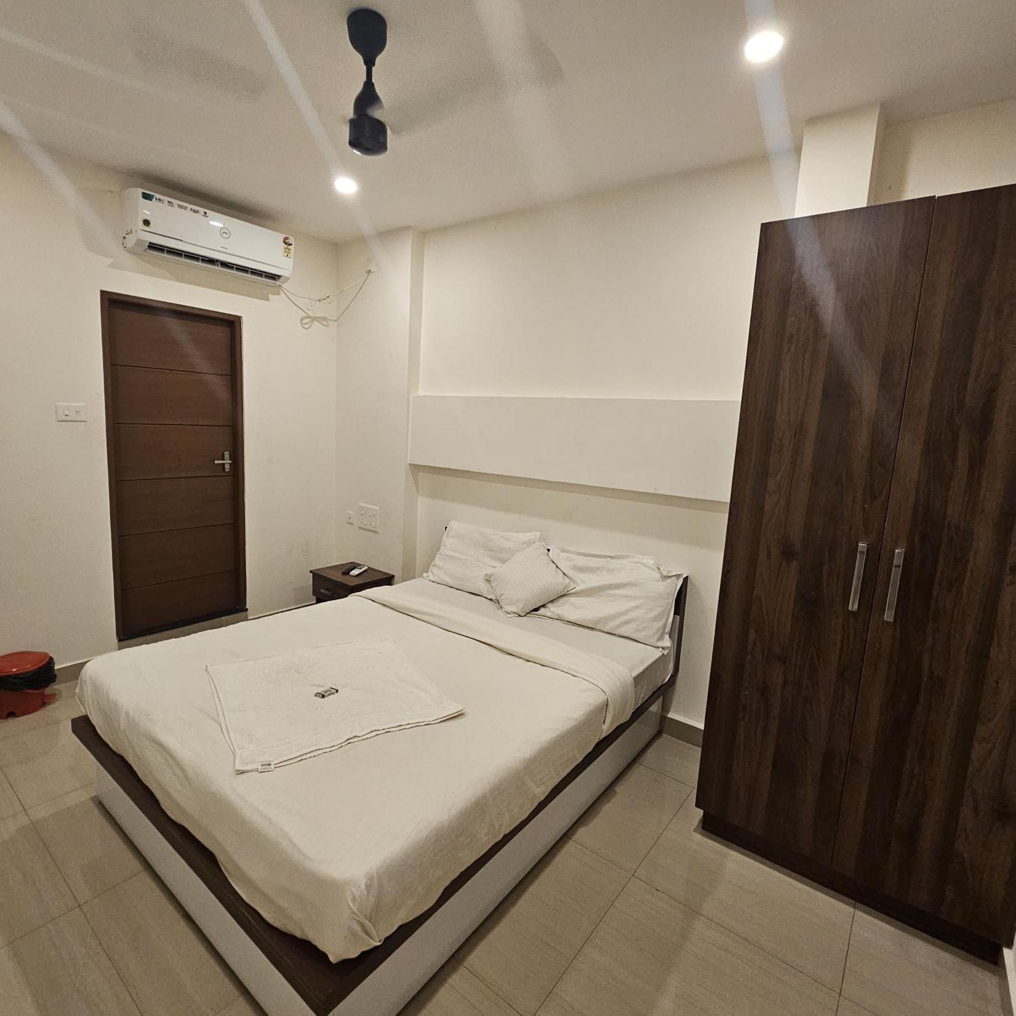 Heres Haut Residency Kochi Buitenkant foto