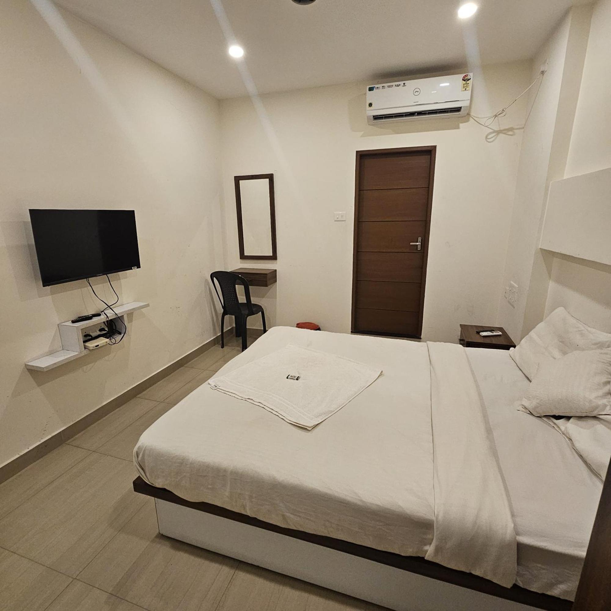 Heres Haut Residency Kochi Buitenkant foto