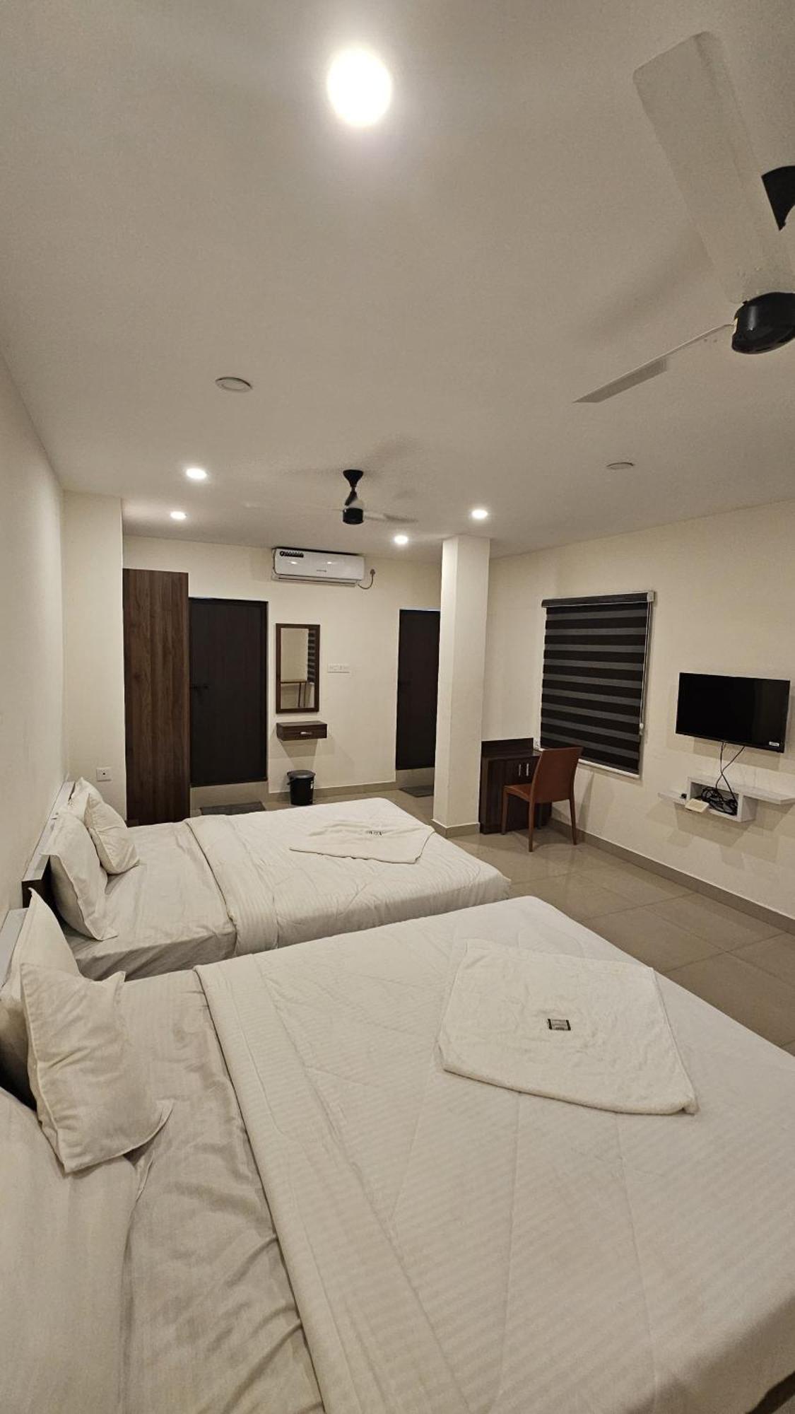 Heres Haut Residency Kochi Buitenkant foto