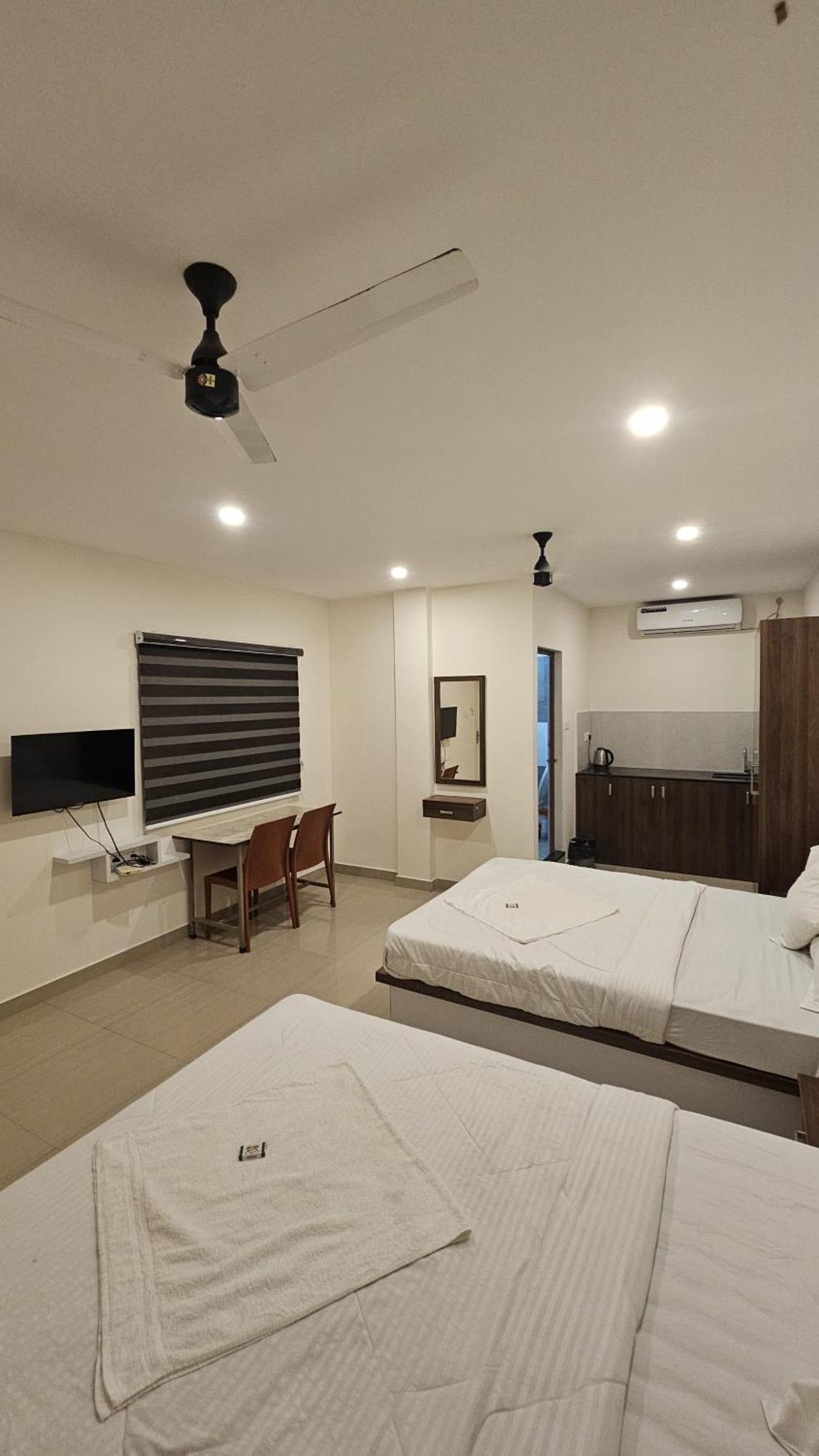 Heres Haut Residency Kochi Buitenkant foto