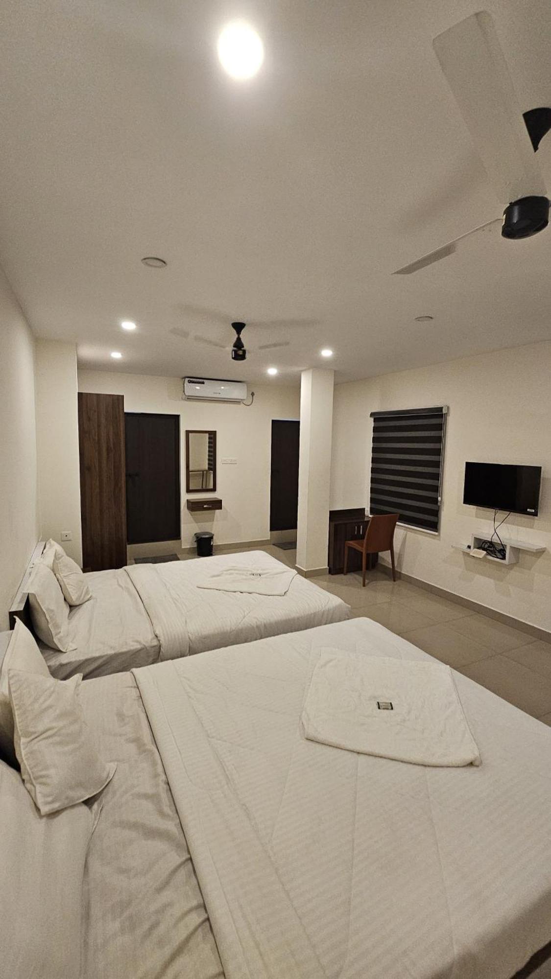 Heres Haut Residency Kochi Buitenkant foto